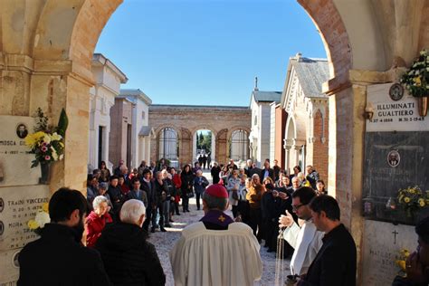  L'Inevitabile Incontro con Homayoun: Un Concerto che Rivela la Magia della Musica Persa!